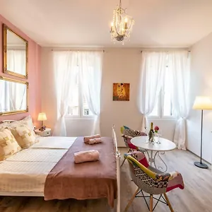 Old Romantic 3 Apartamento